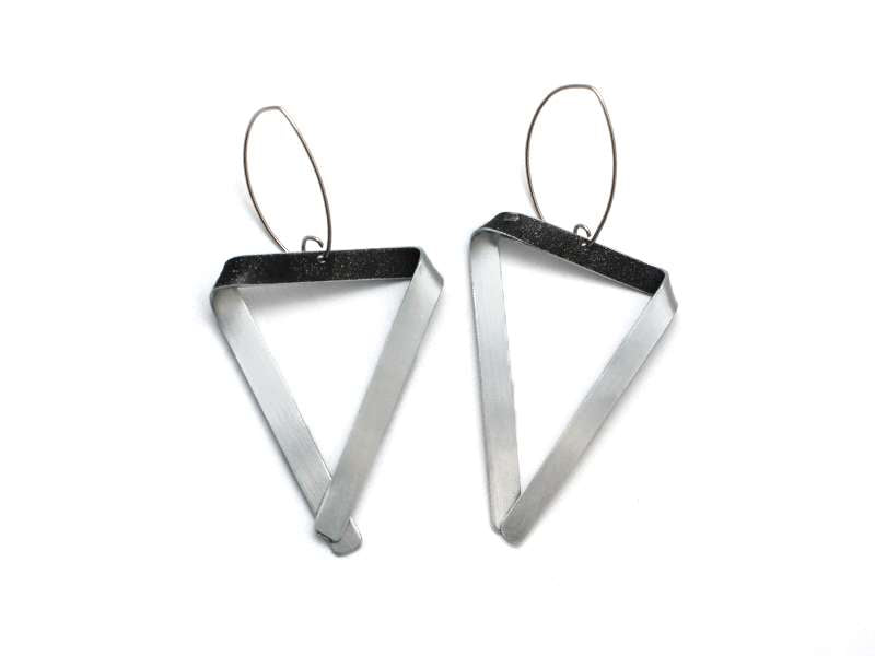 TROKUT VOID EARRINGS